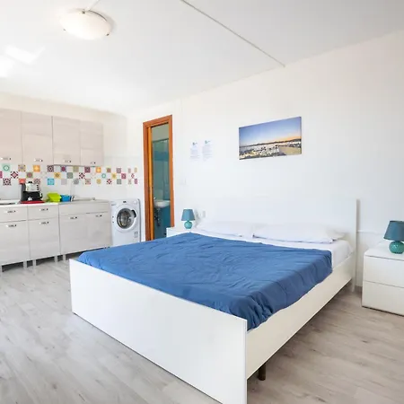 Ponente Vista Mare A 300m Appartement *